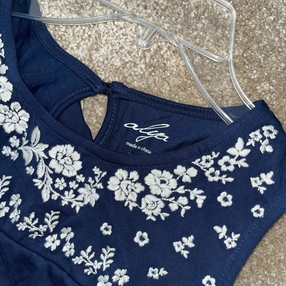 Francesca’s Blue and White Blouse Size Small - Picture 3 of 4